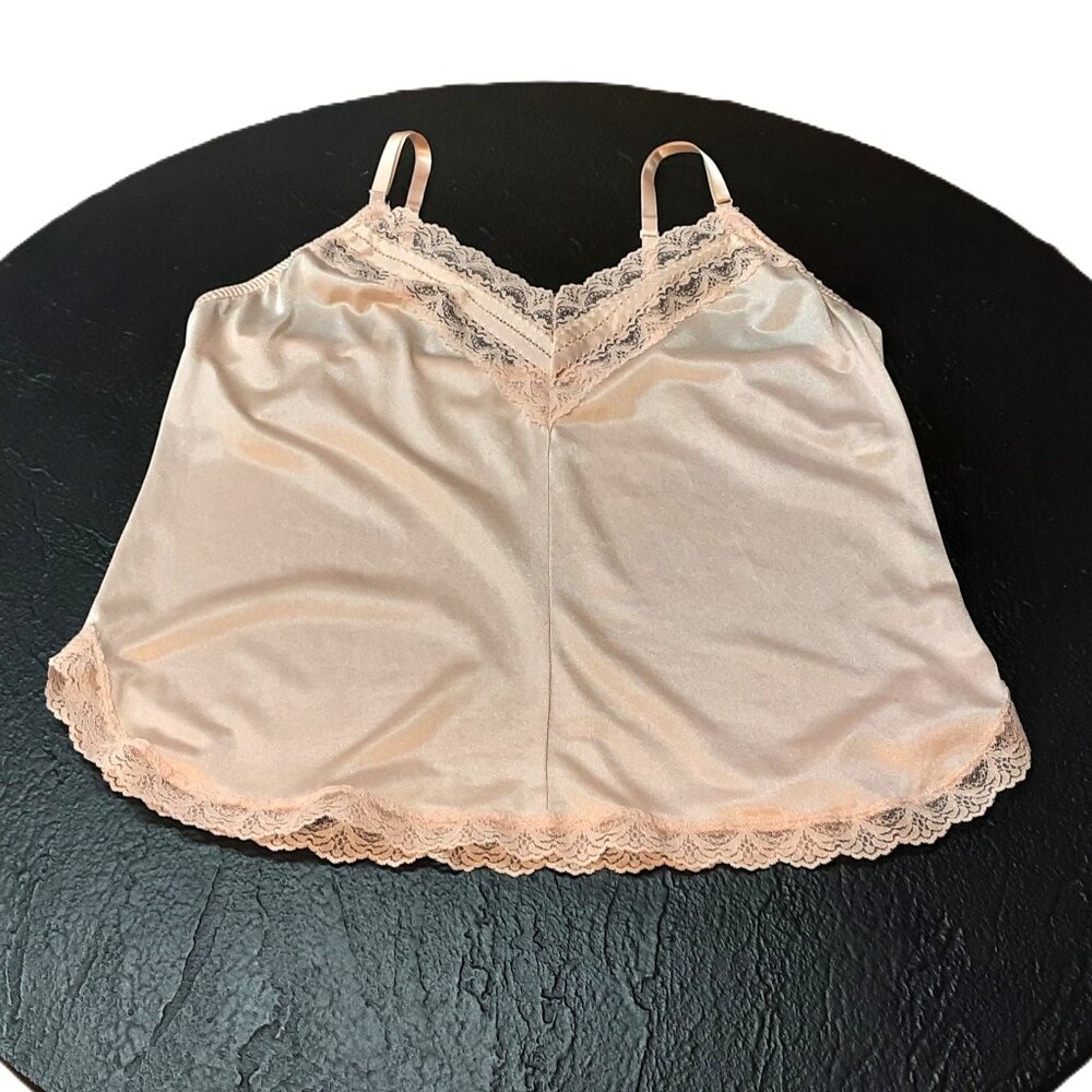 Vintage Bari Peach Nylon Camisole 1960s–70s Union Made Lingerie Top Lace Trim M